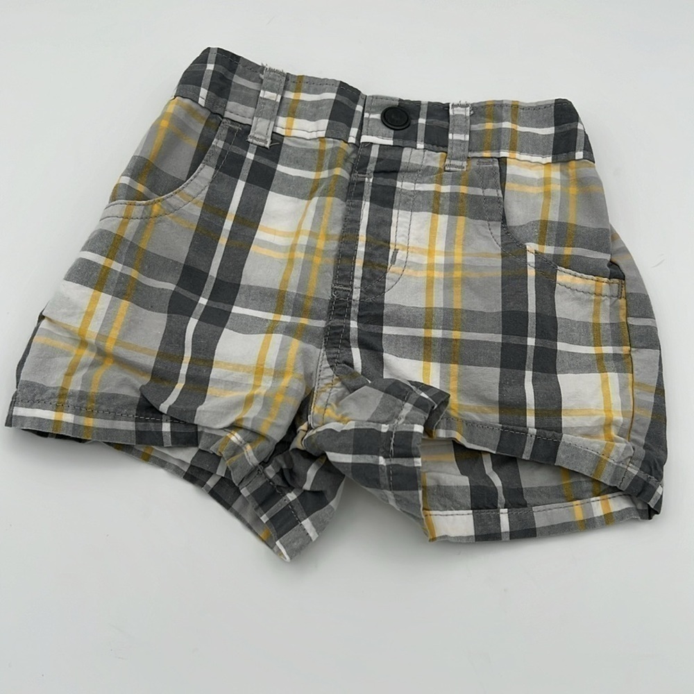 4 piece bundle 3 months shorts, pants and one piece tee - Picture 5 of 9